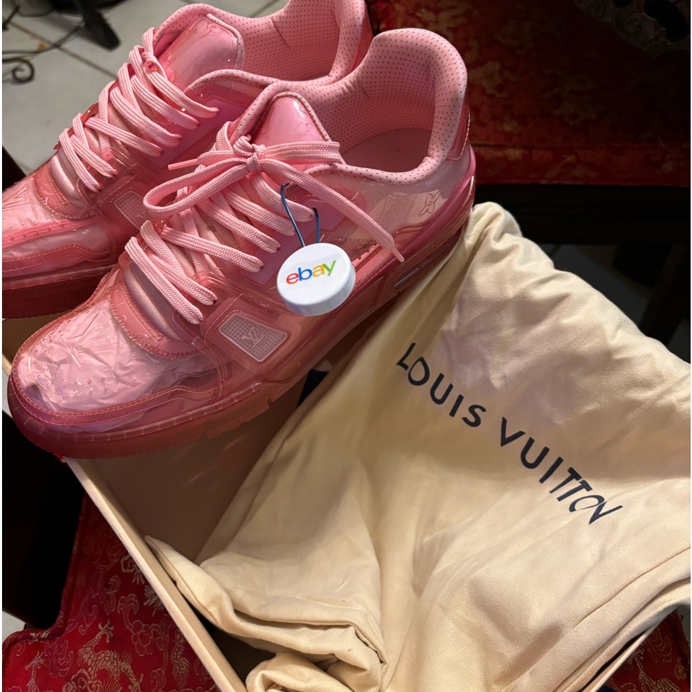 Louis Vuitton trainer low transparent. - Picture 2 of 9